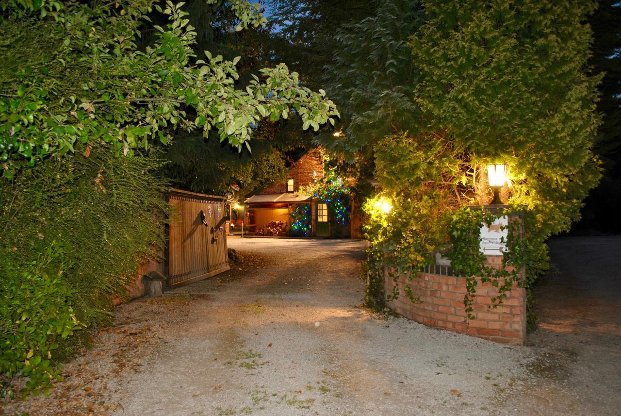 Squirrel Barn Villa Milwich Eksteriør bilde